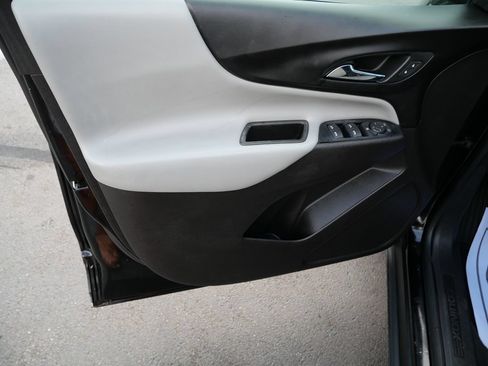 Used 2019 Chevrolet Equinox LS AWD/4WD image 16