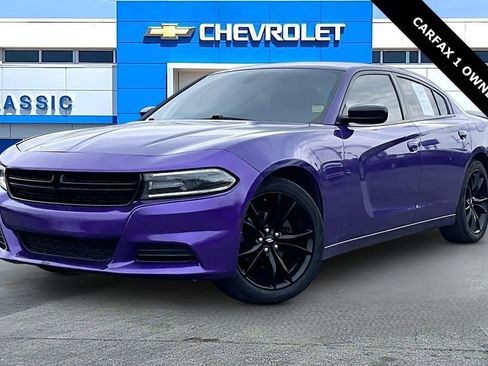 Used 2018 Dodge Charger SXT w/ Blacktop Package image 3