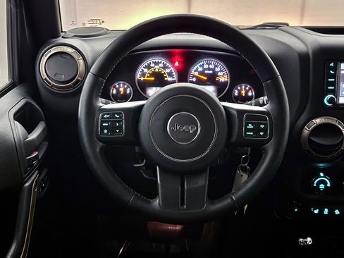 Used 2016 Jeep Wrangler Unlimited Sahara image 32