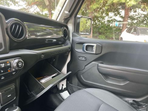 Used 2023 Jeep Wrangler Unlimited Sport AWD/4WD image 31