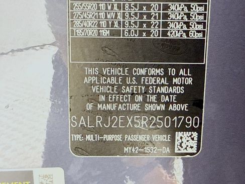 Used 2024 Land Rover Discovery S AWD/4WD image 26