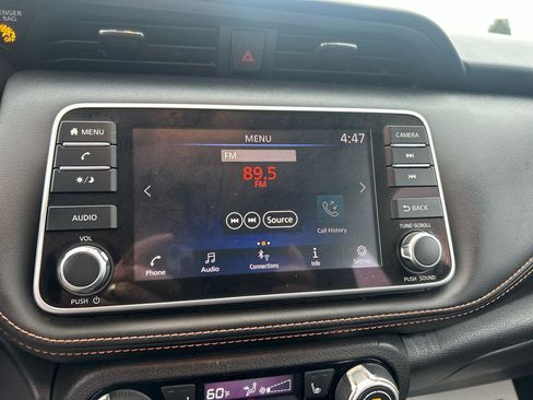 Used 2019 Nissan Kicks SR w/ SR Premium Package FWD image 16