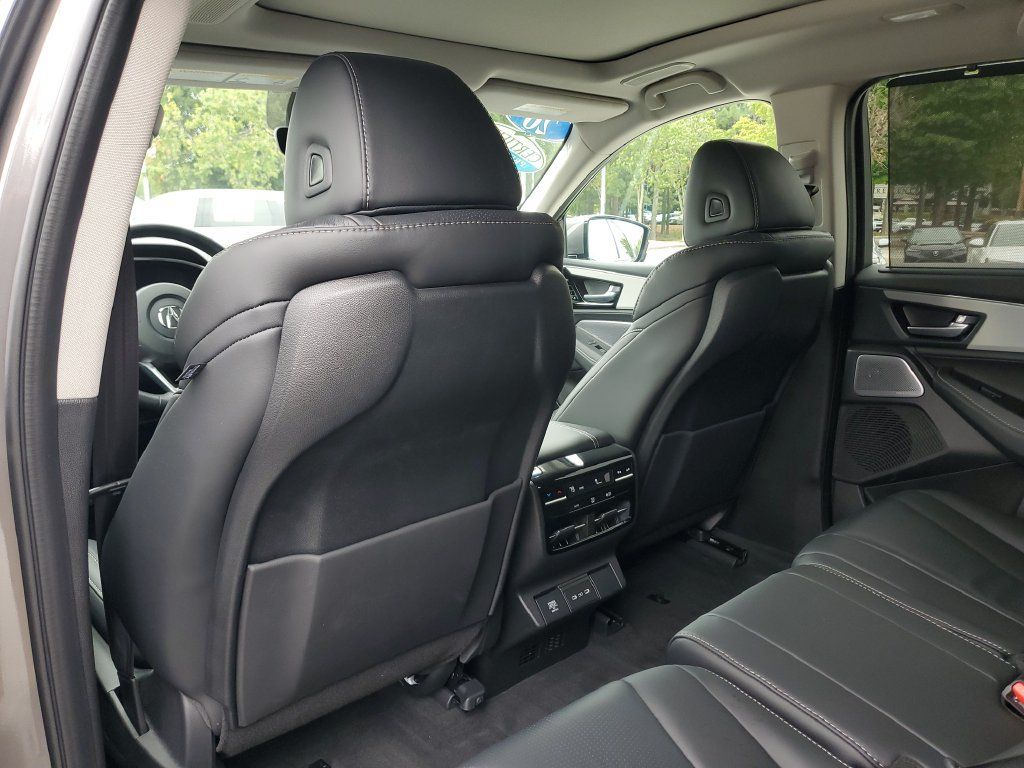 Certified 2026 Acura MDX w/ Technology Package FWD image 12