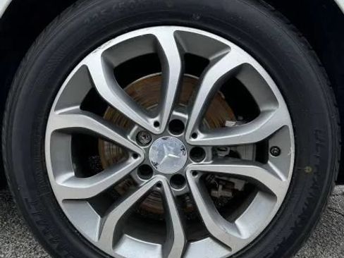 Used 2015 Mercedes-Benz C 300 4MATIC Sedan image 14