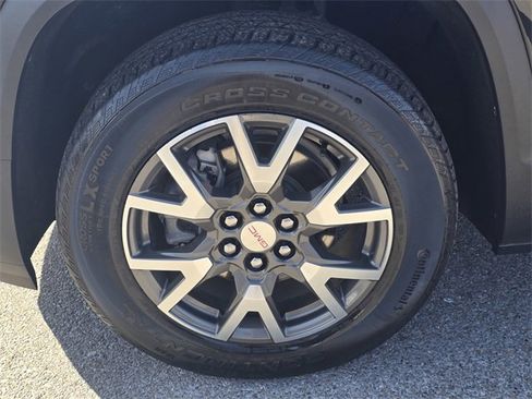 Used 2022 GMC Acadia SLE image 9