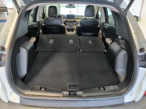 Used 2020 Ford Escape Titanium image 29