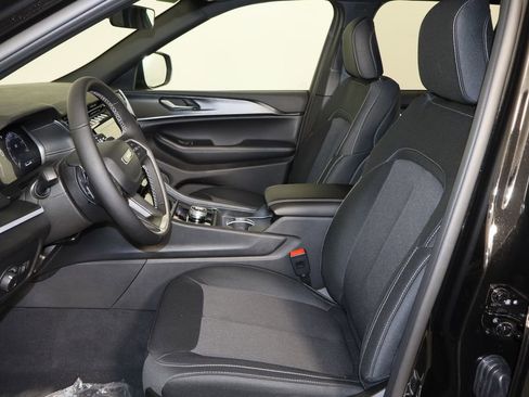 New 2025 Jeep Grand Cherokee Laredo image 15