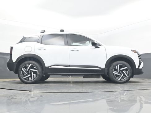 New 2026 Nissan Kicks SV FWD image 29