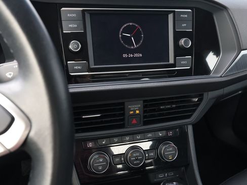 Used 2024 Volkswagen Jetta SE FWD image 19