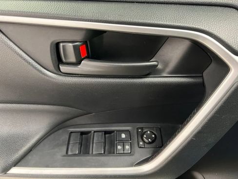 Used 2019 Toyota RAV4 LE w/ All Weather Liner Package FWD image 19