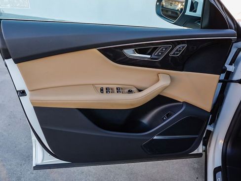 Used 2023 Audi Q8 Prestige w/ Prestige Package image 22