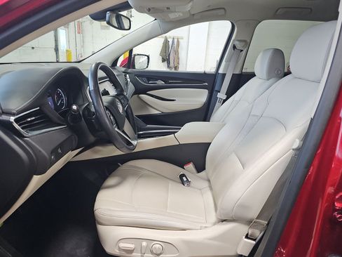 Used 2023 Buick Enclave Essence FWD image 5