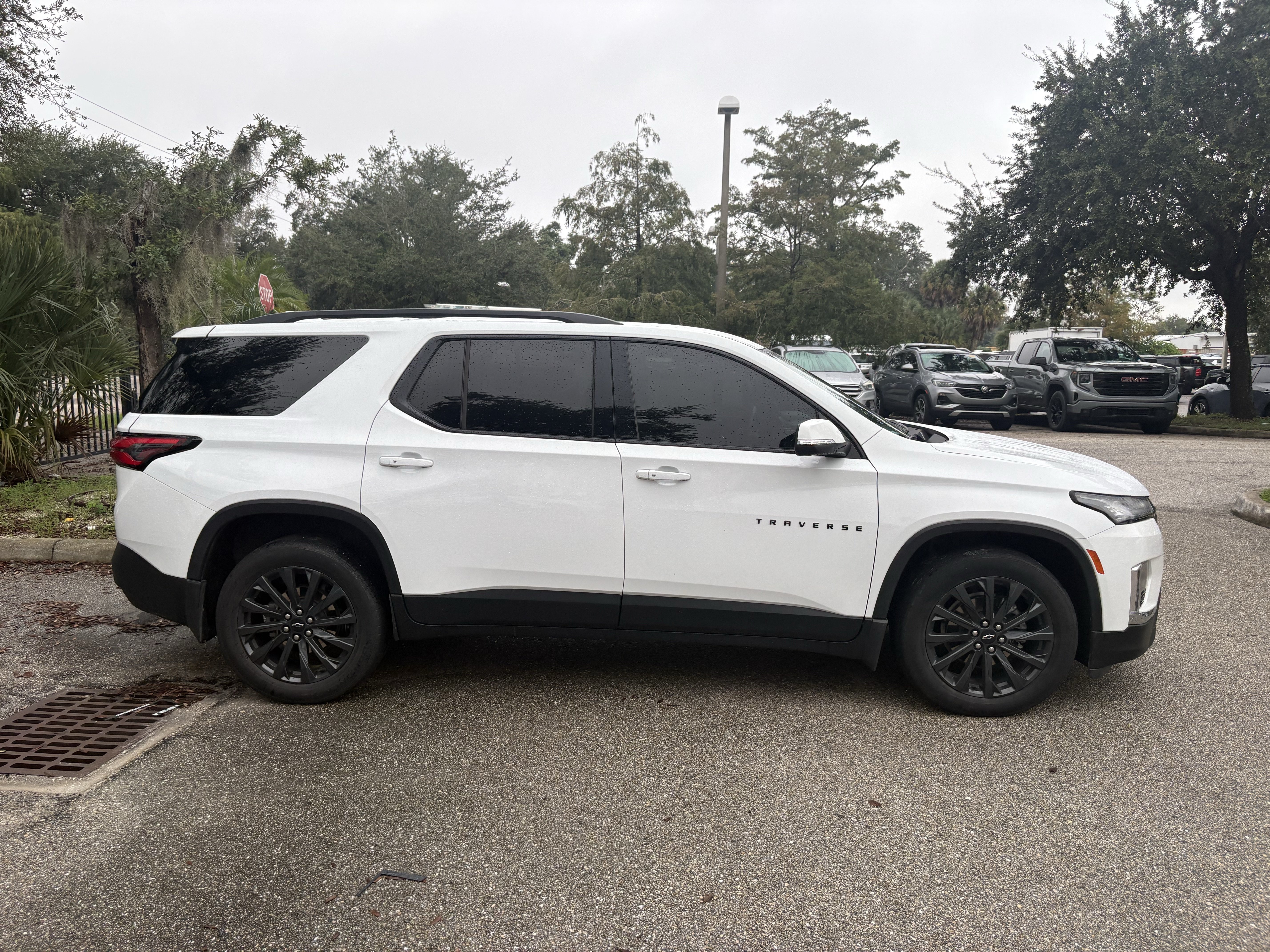 Used 2022 Chevrolet Traverse RS FWD image 8