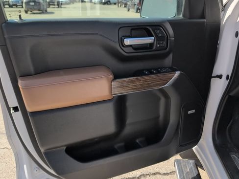 Used 2019 Chevrolet Silverado 1500 High Country w/ Technology Package AWD/4WD image 11