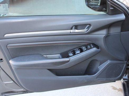 Used 2023 Nissan Altima 2.5 SR w/ SR Premium Package image 20