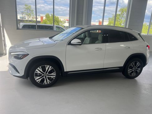 Certified 2025 Mercedes-Benz GLA 250 image 3