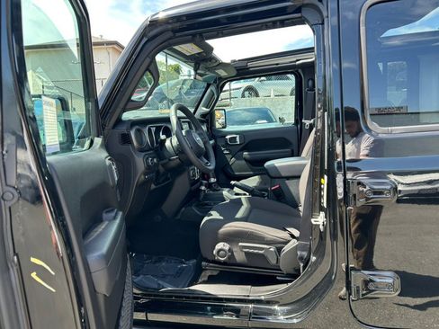 Used 2023 Jeep Wrangler Unlimited w/ Sun & Screen Package AWD/4WD image 12