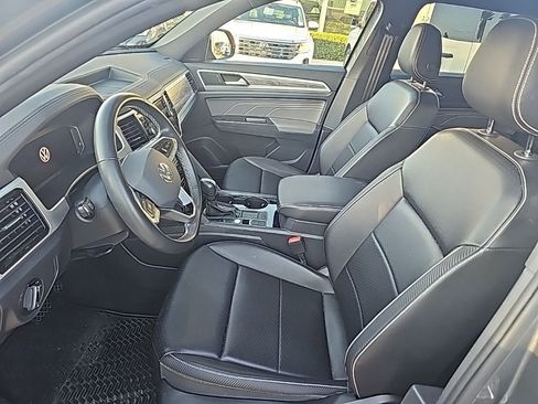 Used 2023 Volkswagen Atlas Cross Sport SE image 9