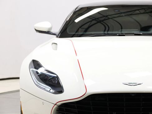 Used 2018 Aston Martin DB11 Coupe image 77