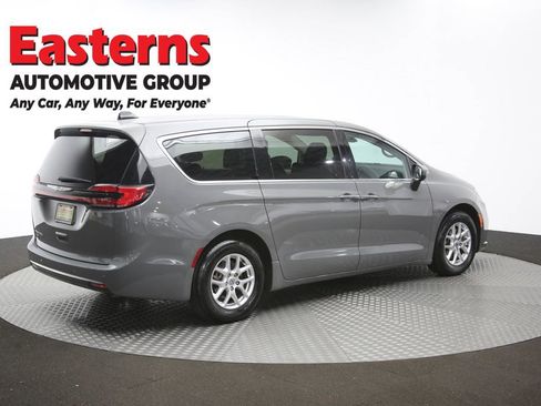 Used 2023 Chrysler Pacifica Touring-L FWD image 42