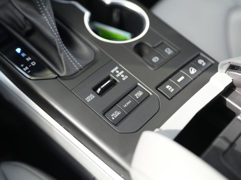 Used 2022 Toyota Highlander XLE image 15