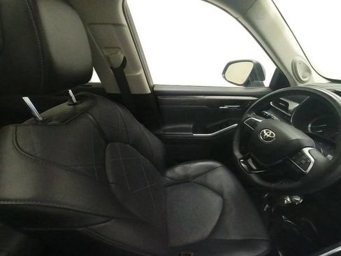 Certified 2021 Toyota Highlander Platinum AWD/4WD image 31