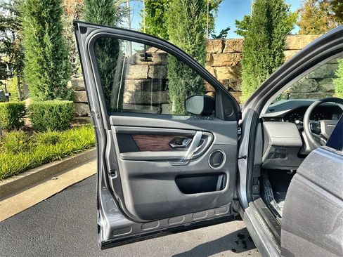Used 2025 Land Rover Discovery Sport S image 17