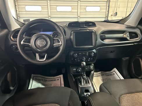 Used 2023 Jeep Renegade Latitude AWD/4WD image 4