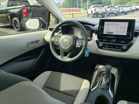 Used 2025 Toyota Corolla LE FWD image 31