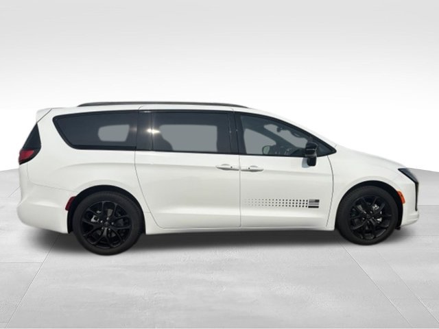 New 2027 Chrysler Pacifica Select FWD image 20