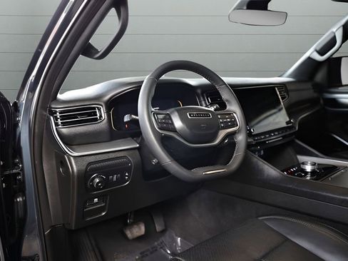 Used 2023 Jeep Wagoneer Series II image 36