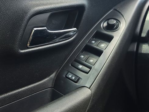 Used 2015 Chevrolet Trax LTZ FWD image 11