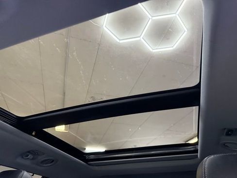 Used 2023 Ford Explorer Limited w/ Limited Technology Package image 31