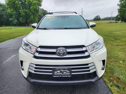 Used 2018 Toyota Highlander XLE AWD/4WD image 3