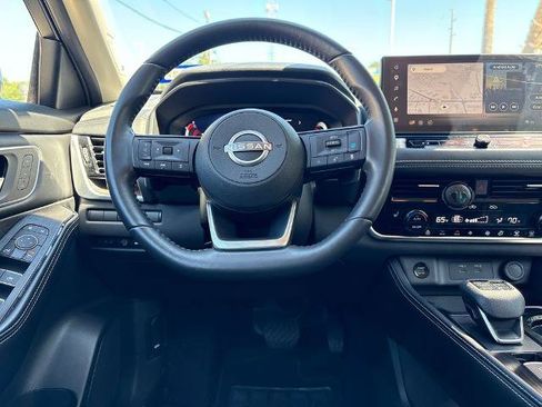 Certified 2024 Nissan Rogue Platinum w/ Platinum Premium Package FWD image 8