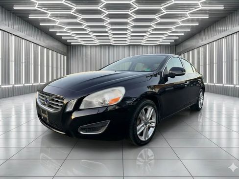 Used 2012 Volvo S60 T5 FWD image 1