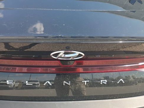 Used 2023 Hyundai Elantra SEL image 5