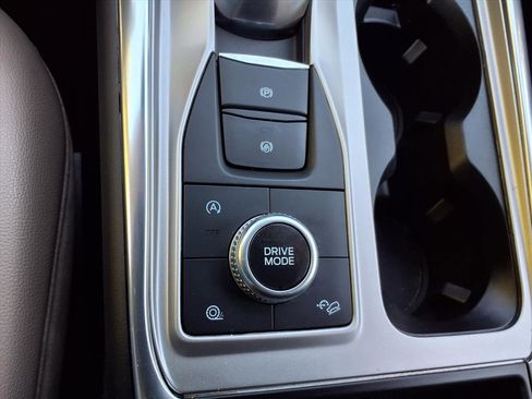 Used 2020 Ford Explorer XLT w/ Equipment Group 202A image 22