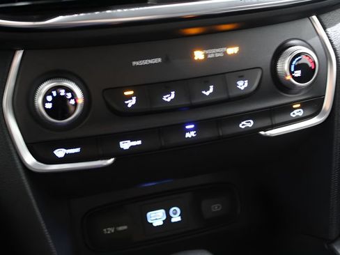 Used 2019 Hyundai Santa Fe SE FWD image 13