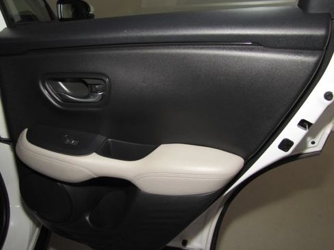 Certified 2024 Honda HR-V LX image 17