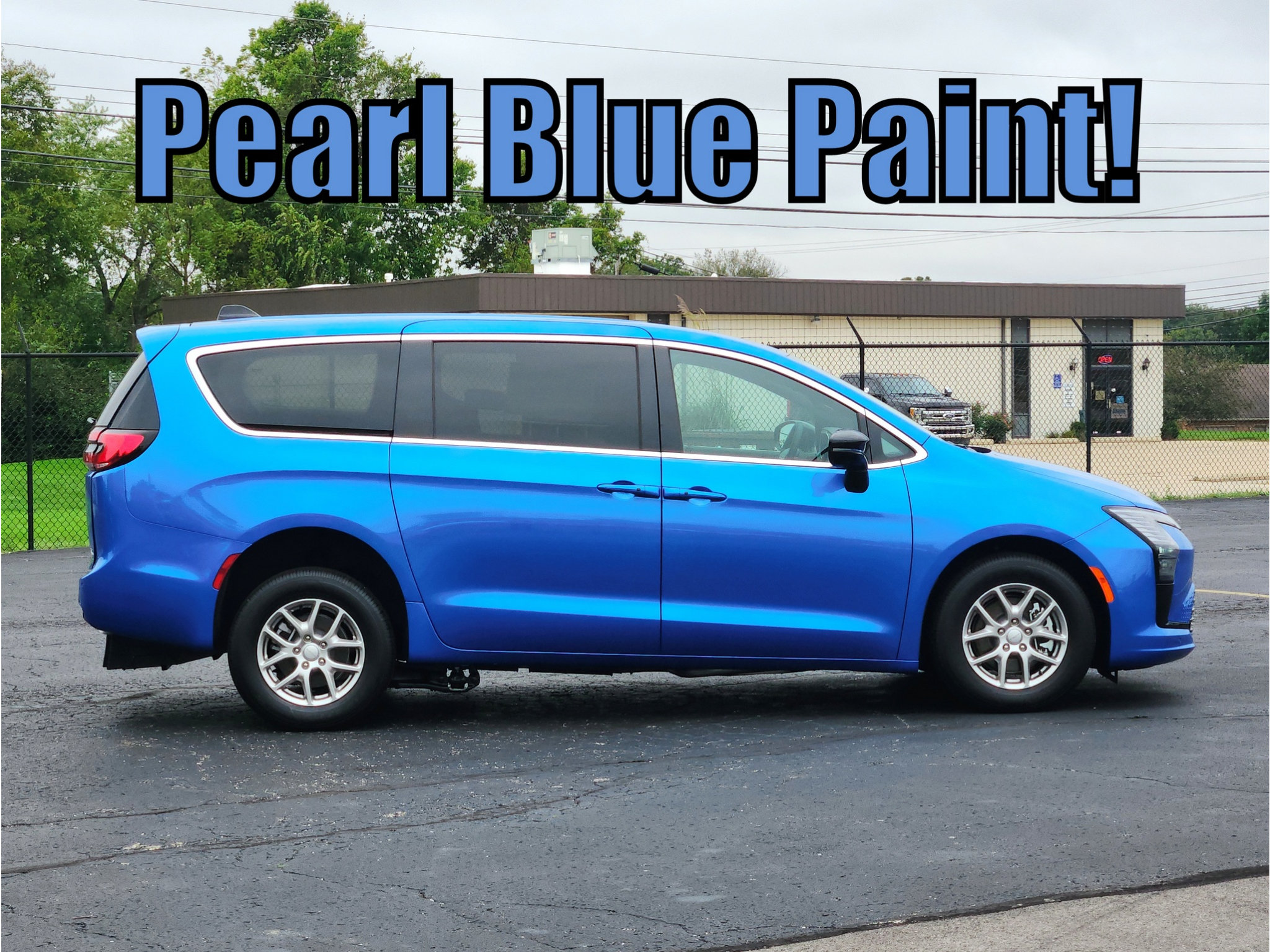 New 2027 Chrysler Pacifica Select FWD image 9