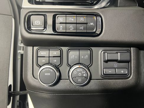 Used 2025 GMC Yukon XL Denali w/ Denali Reserve Package AWD/4WD image 44