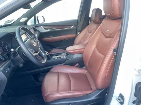 Certified 2023 Cadillac XT5 Premium Luxury image 3