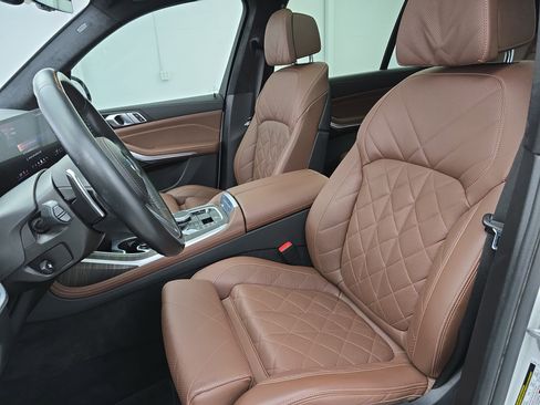 Used 2024 BMW X7 xDrive40i w/ M Sport Package image 16