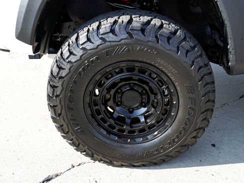 Certified 2023 Toyota Tacoma TRD Off-Road AWD/4WD image 12