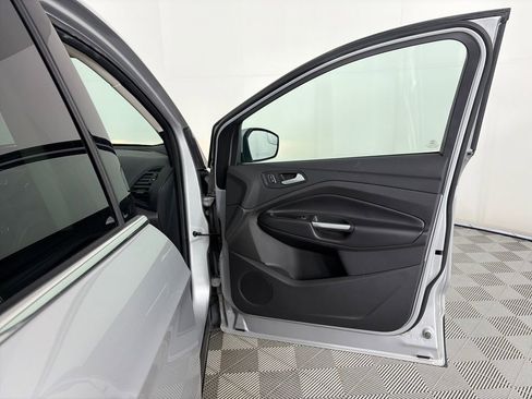 Used 2017 Ford Escape SE image 29