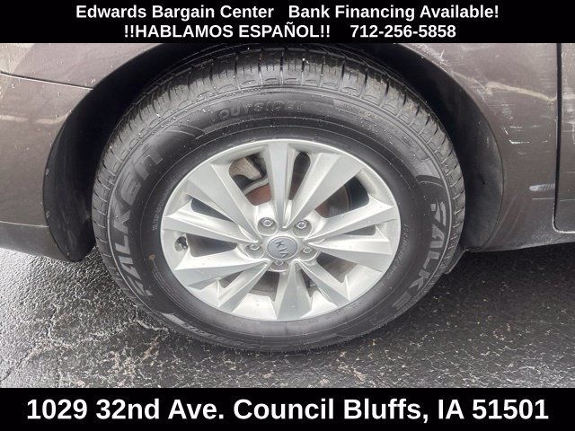 Used 2016 Kia Sedona LX w/ Option Group 020 FWD image 9