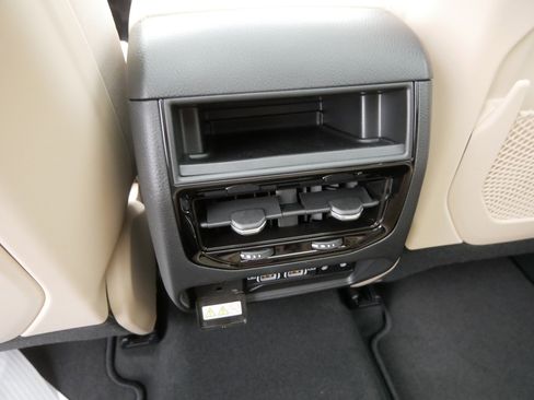 New 2025 Jeep Grand Cherokee Limited image 7