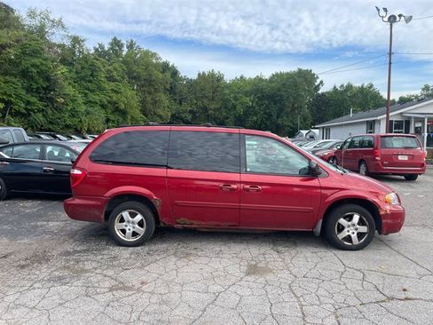 Used 2005 Dodge Grand Caravan SXT w/ Leather Interior Group FWD image 4
