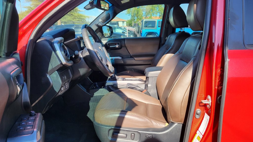 Used 2020 Toyota Tacoma Limited RWD image 26